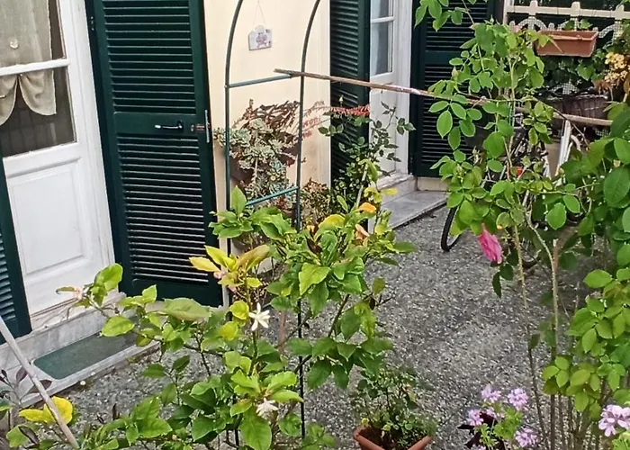 La Casa Tra Il Verde E Il Mare